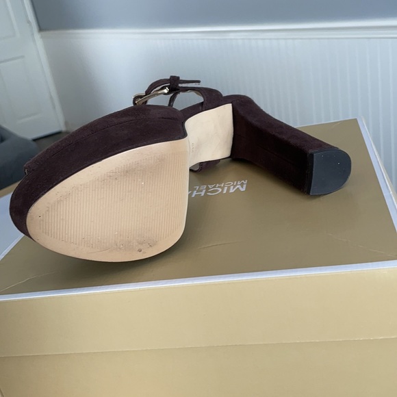 Michael Kors London open toe coffee suede heels - Picture 2 of 4